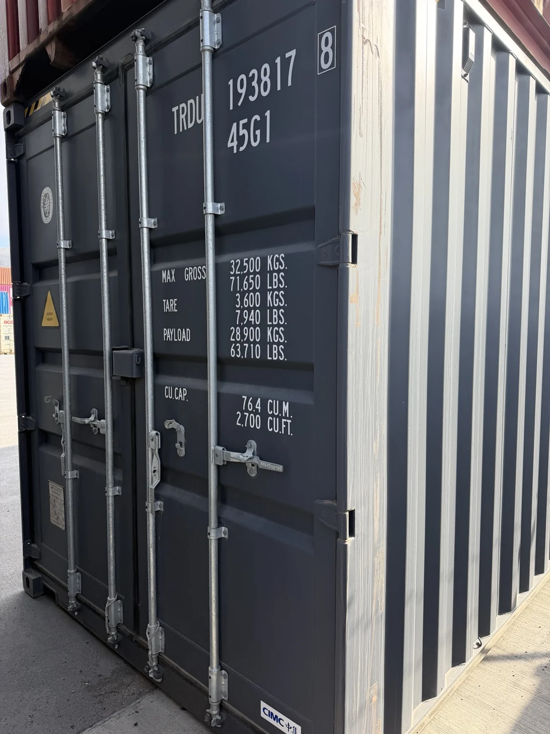 Врати и заключващи механизми на контейнер от GELD Containers